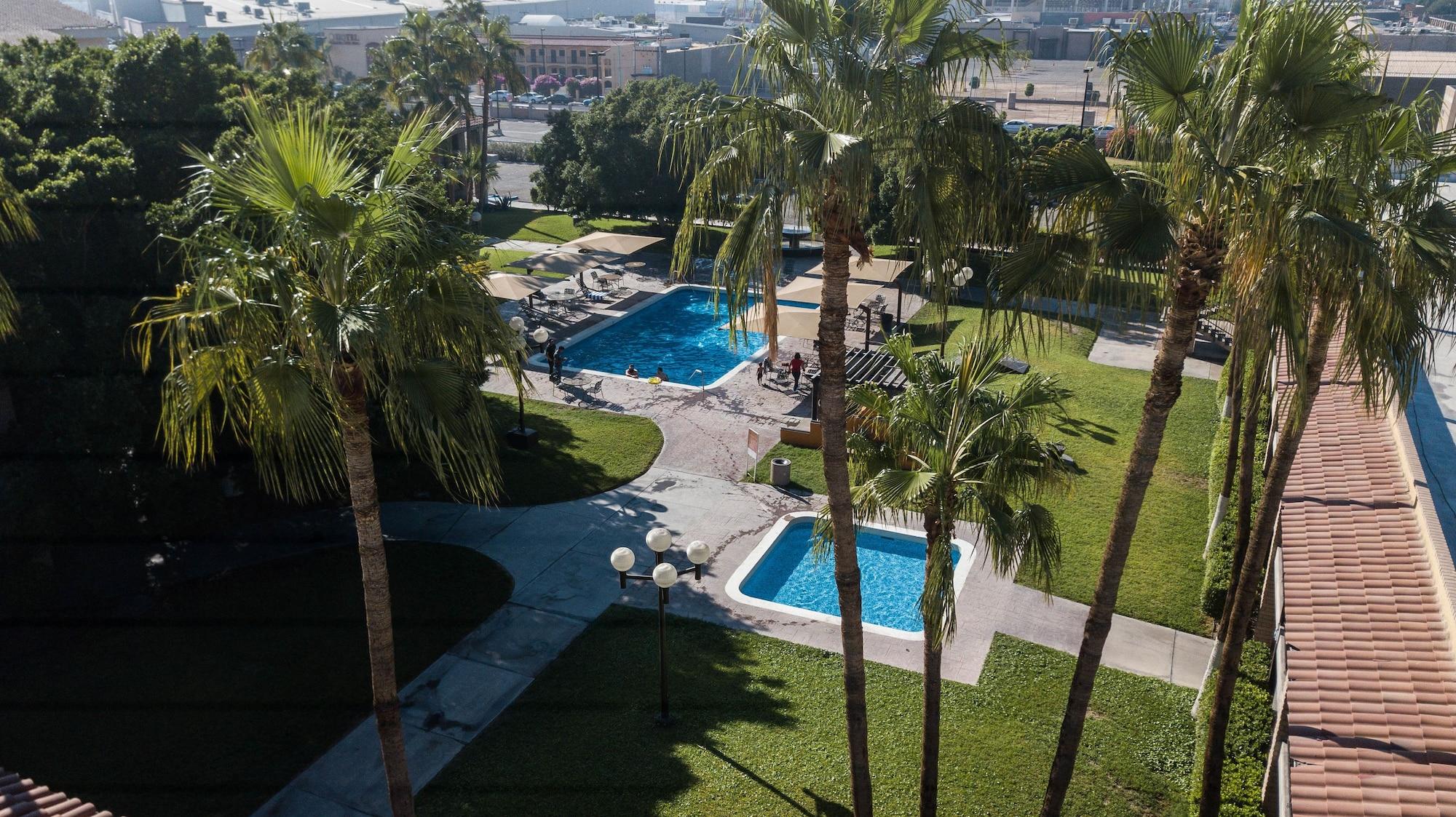 Colonial Hotel 4*
