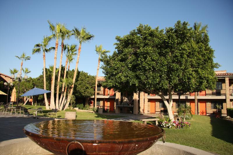 Colonial Hotel 4*
